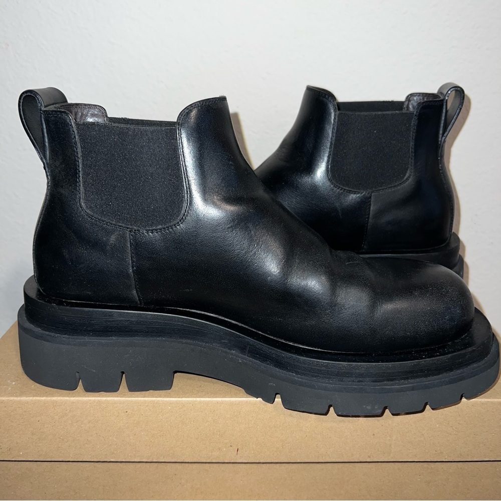 Bottega Veneta Lug Chelsea Ankle Boots – Women’s Size 38 (8) - Picture 2 of 12